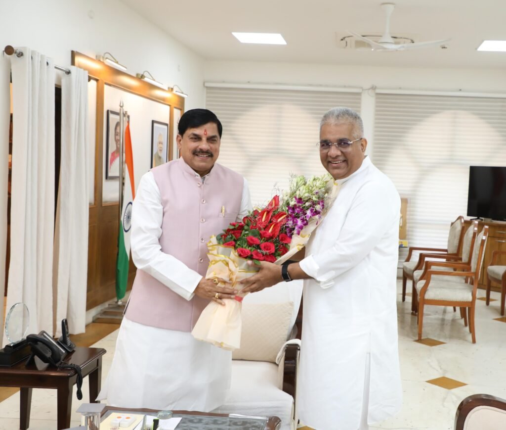 मुख्यमंत्री डॉ. मोहन यादव से केंद्रीय पर्यावरण, वन एवं जलवायु परिवर्तन मंत्री ने की सौजन्य भेंट
